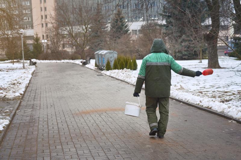 What’s the Best Way to Keep Parking Lots and Sidewalks Ice-Free