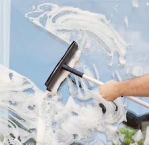 How Do I Wash Windows in Winter?